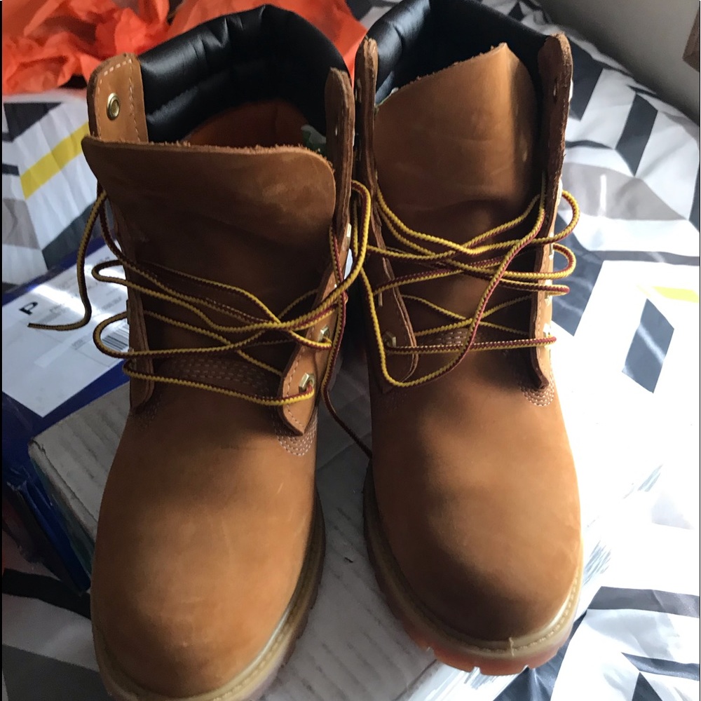 🚫SOLD🚫Timberlands 6 in boots